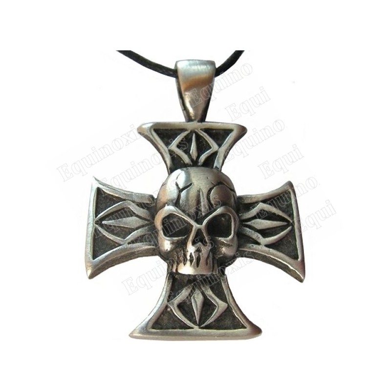 Colgante gótico – Cruz templaria con cráneo