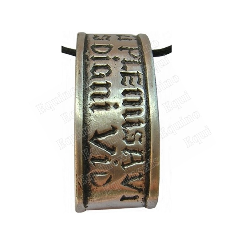 Colgante gótico – Anillo grabado