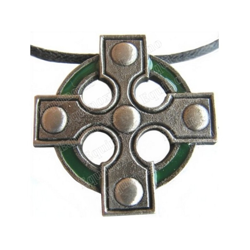 Colgante céltico – Cruz celta 2 – Plata envejecida – Esmaltado verde
